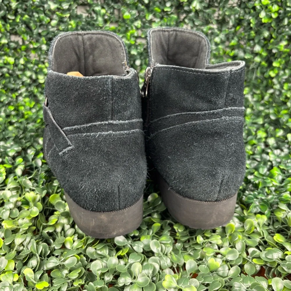 TEVA ANKLE SUEDE BUCKLE BOOTS SIZE 10 WOMAN